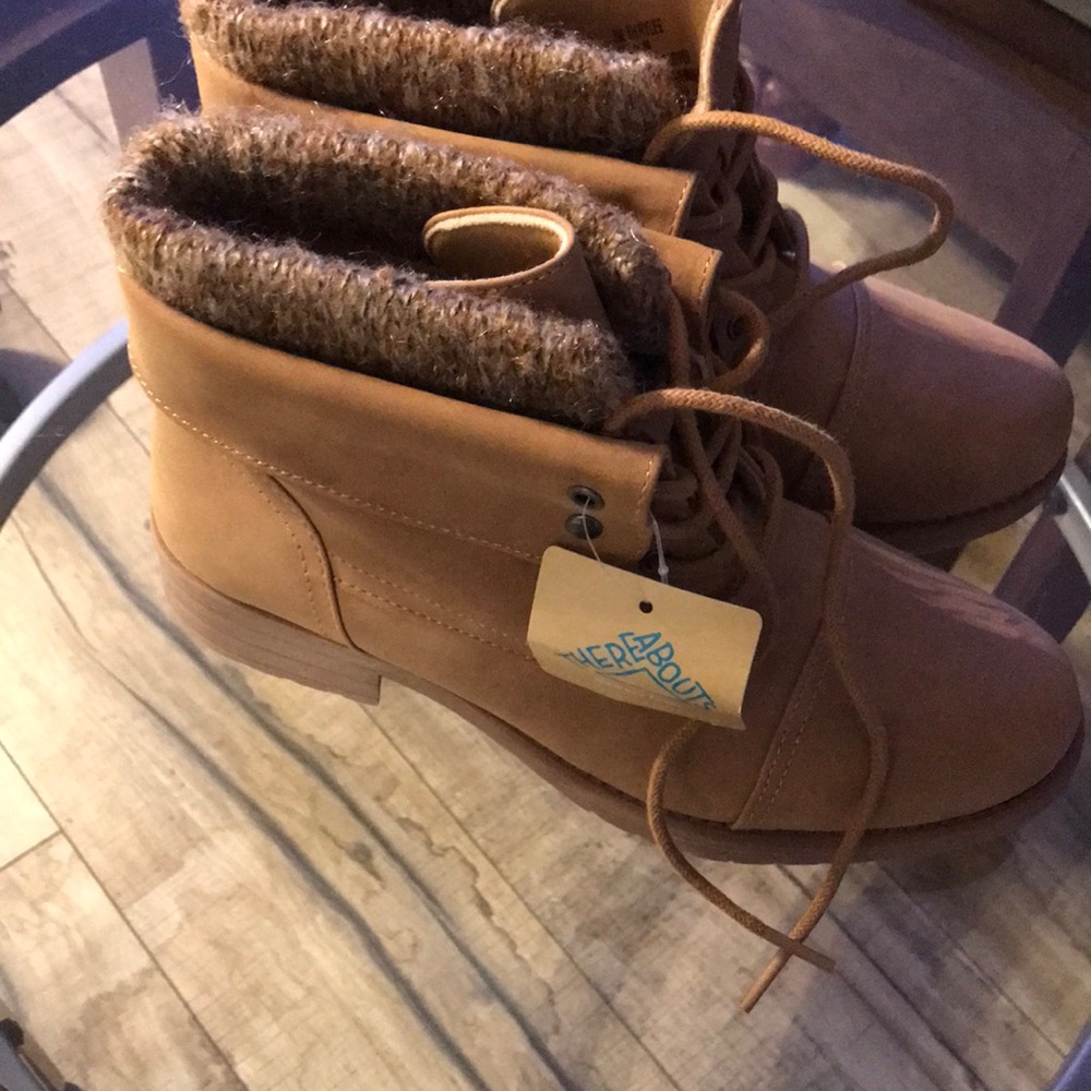 New with tags there about boots